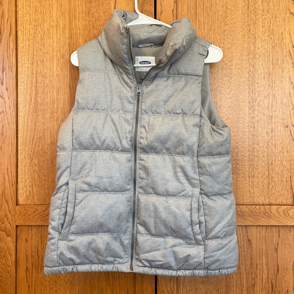 Grey puff vest